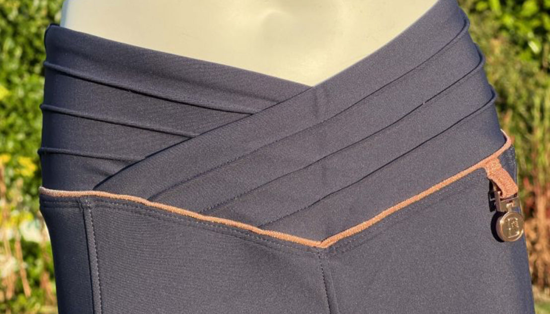 Bloomfield’s Maya Riding Tights/leggings in navy.
